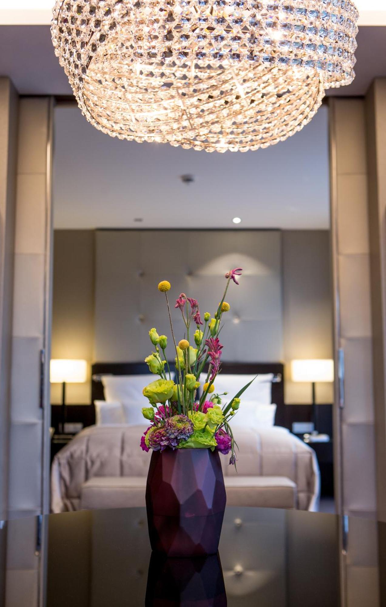גאיסנהם Relais & Chateaux Hotel Burg Schwarzenstein מראה חיצוני תמונה