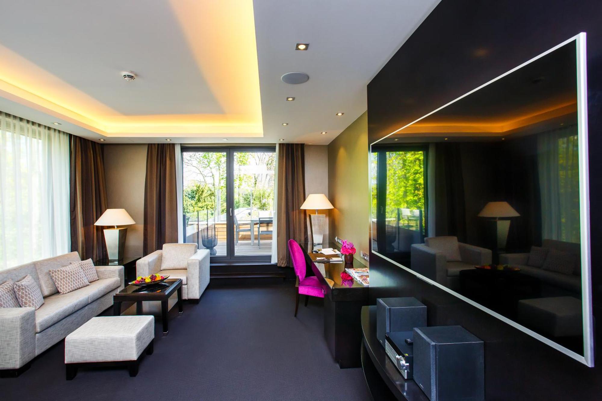 גאיסנהם Relais & Chateaux Hotel Burg Schwarzenstein מראה חיצוני תמונה