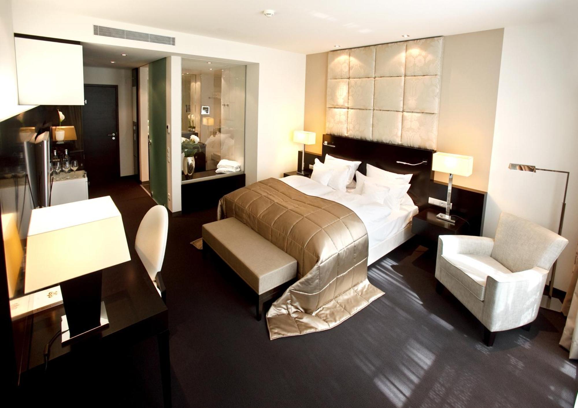 גאיסנהם Relais & Chateaux Hotel Burg Schwarzenstein חדר תמונה